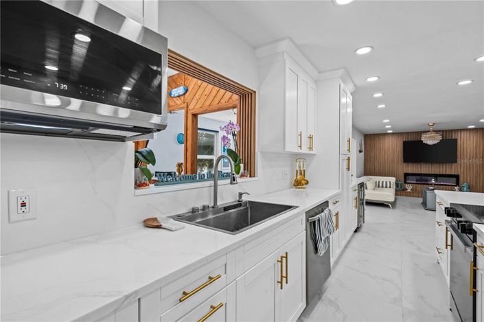 Image No.12-4 Bed Property for sale