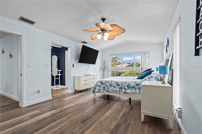 Image No.21-4 Bed Property for sale