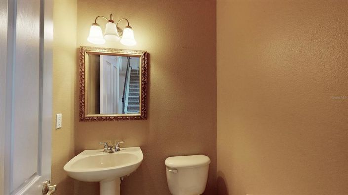 Image No.10-6 Bed Property for sale