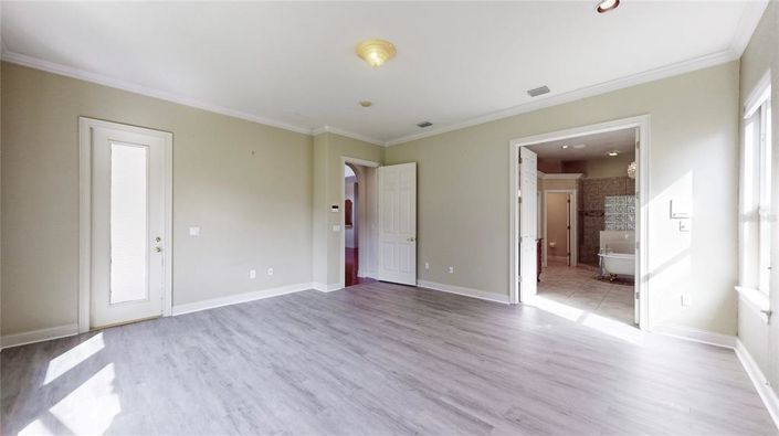 Image No.11-6 Bed Property for sale