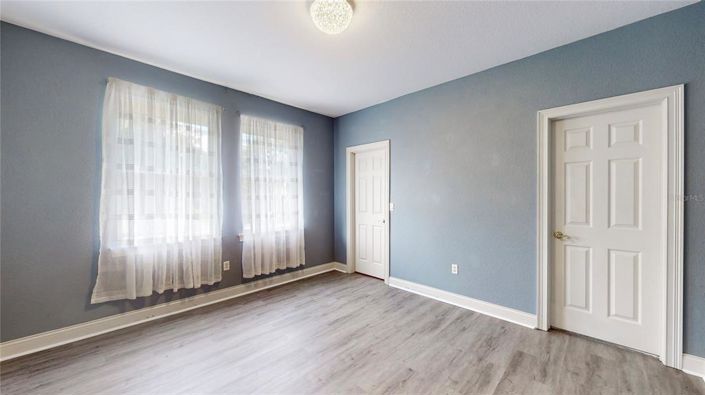 Image No.13-6 Bed Property for sale