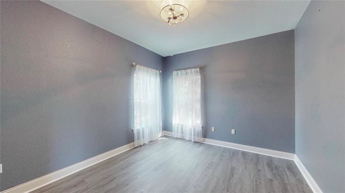 Image No.16-6 Bed Property for sale