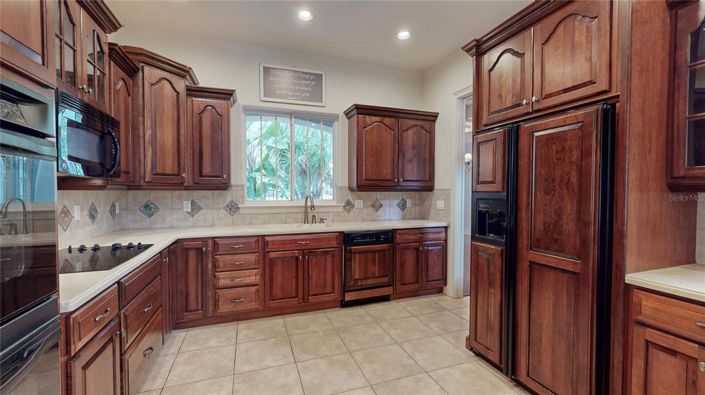 Image No.2-6 Bed Property for sale