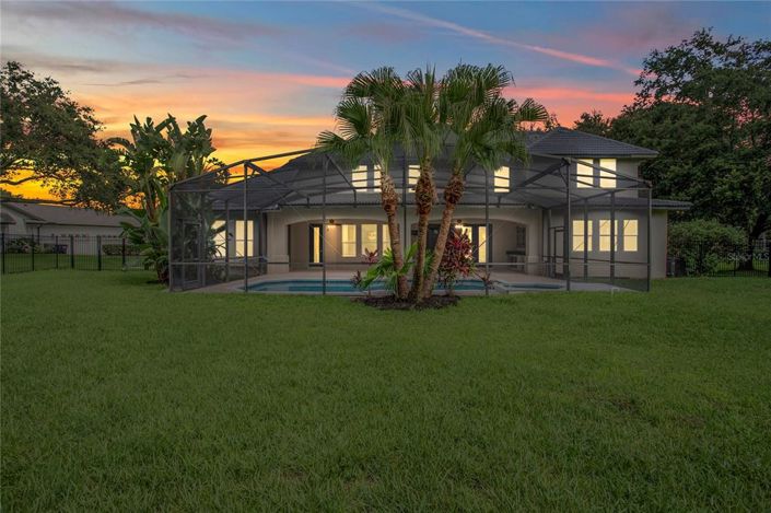 Image No.22-6 Bed Property for sale