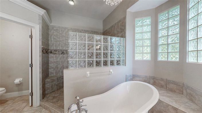 Image No.33-6 Bed Property for sale