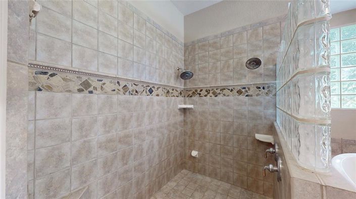 Image No.34-6 Bed Property for sale