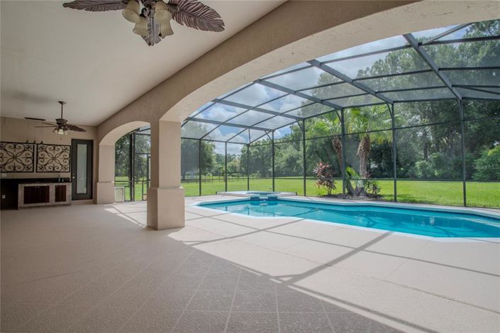 Image No.56-6 Bed Property for sale