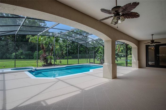 Image No.60-6 Bed Property for sale