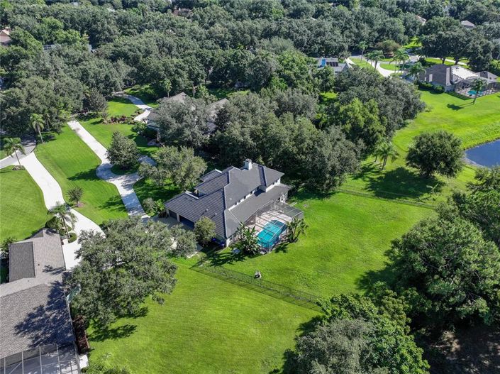 Image No.66-6 Bed Property for sale