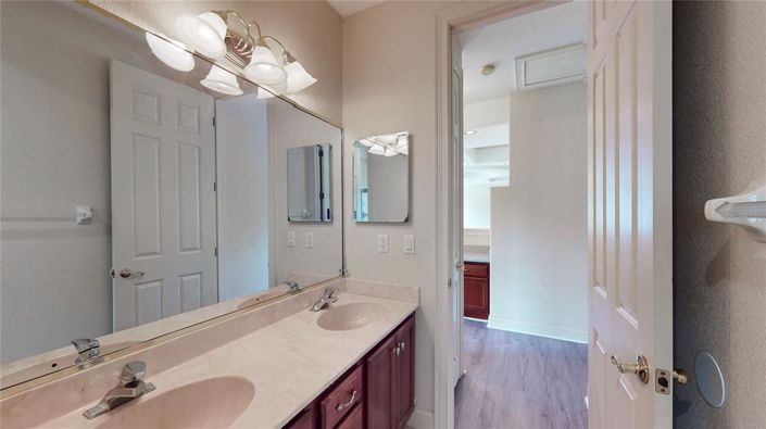 Image No.7-6 Bed Property for sale