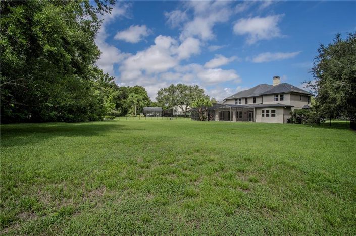 Image No.70-6 Bed Property for sale