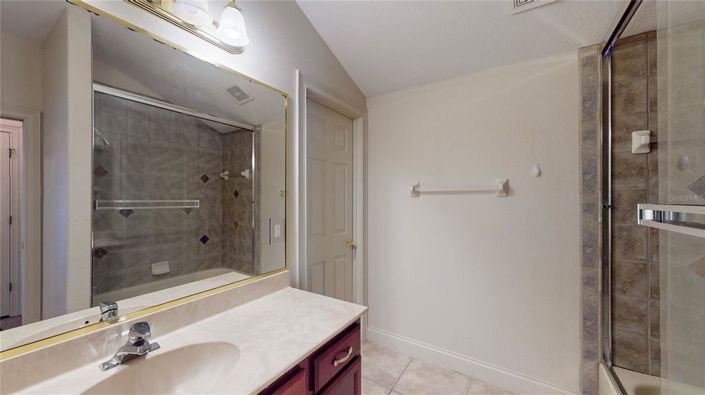 Image No.8-6 Bed Property for sale