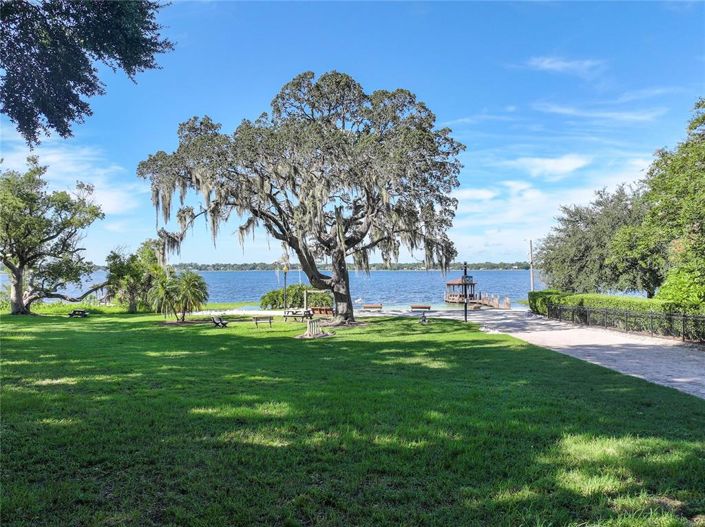 Image No.80-6 Bed Property for sale