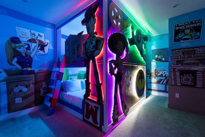 Image No.30-7 Bed Property for sale