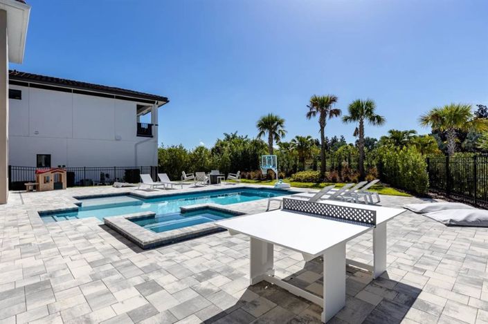 Image No.48-7 Bed Property for sale