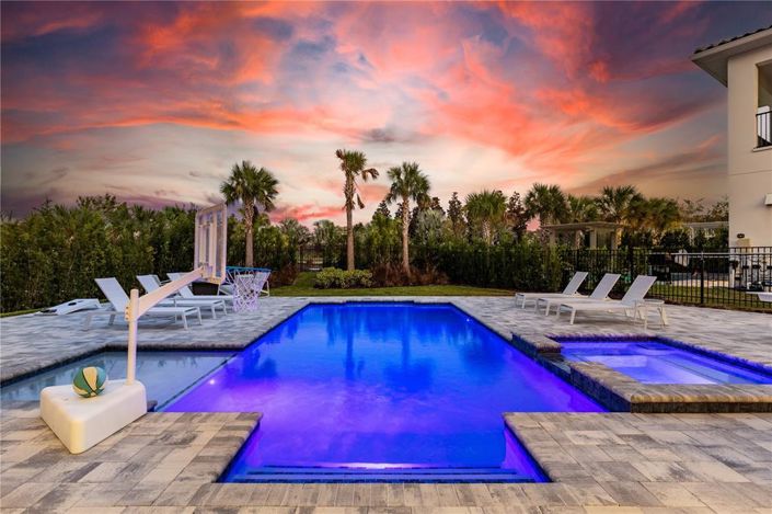 Image No.50-7 Bed Property for sale