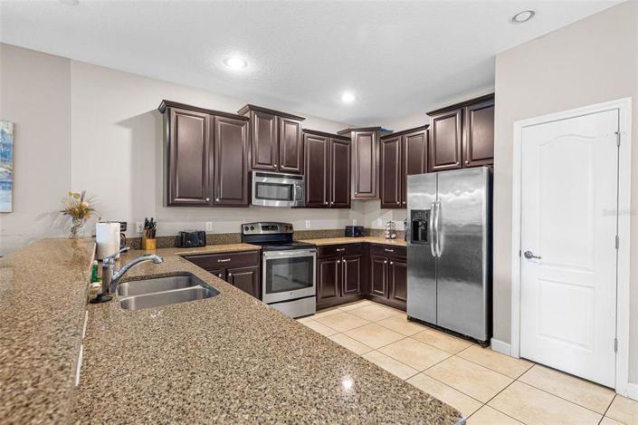 Image No.17-8 Bed Property for sale