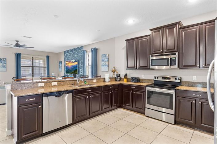 Image No.18-8 Bed Property for sale