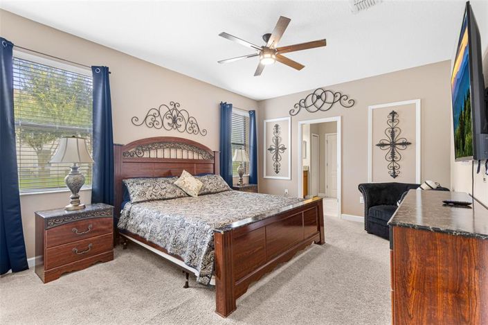 Image No.20-8 Bed Property for sale