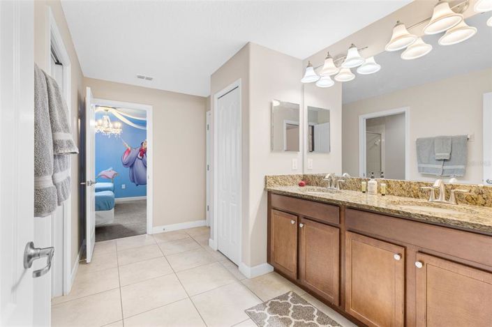 Image No.28-8 Bed Property for sale