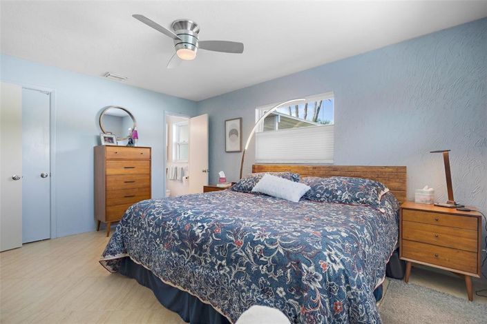 Image No.15-3 Bed Property for sale