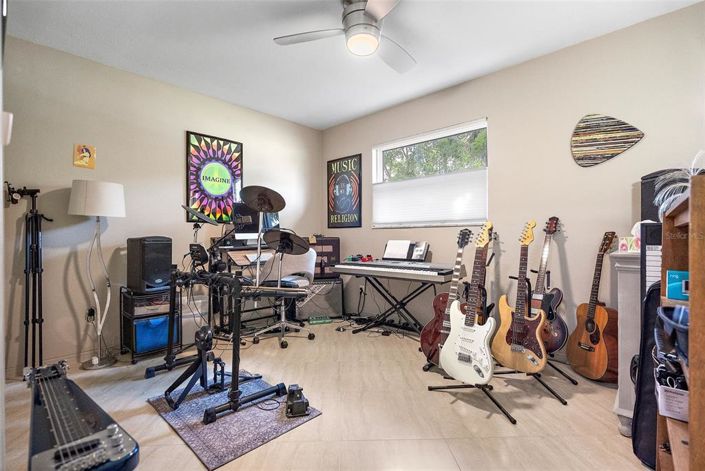 Image No.17-3 Bed Property for sale