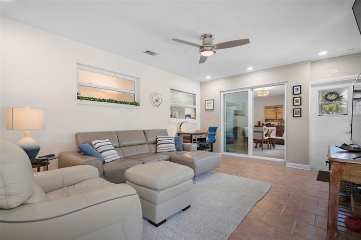 Image No.19-3 Bed Property for sale