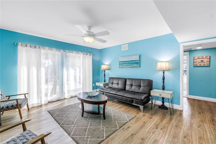 Image No.12-5 Bed Property for sale