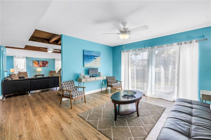 Image No.17-5 Bed Property for sale