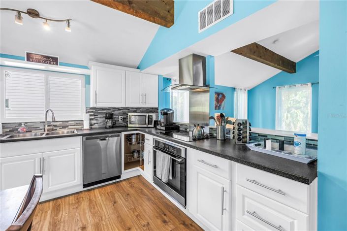 Image No.22-5 Bed Property for sale