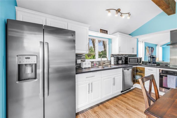 Image No.24-5 Bed Property for sale