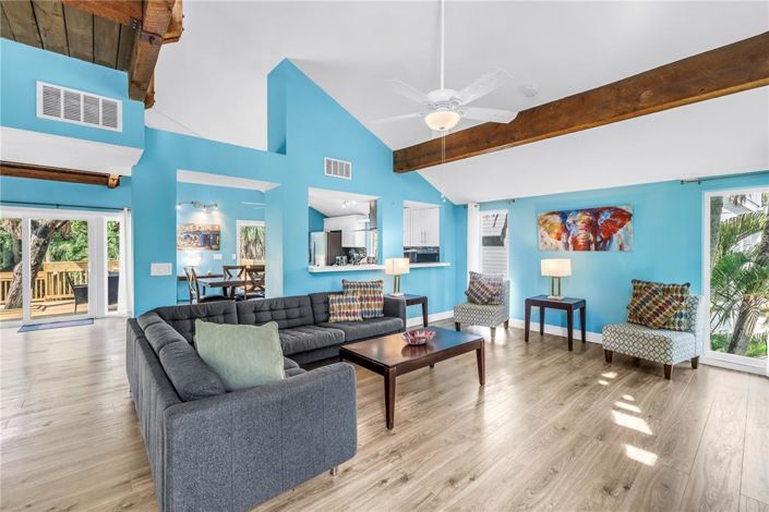 Image No.28-5 Bed Property for sale