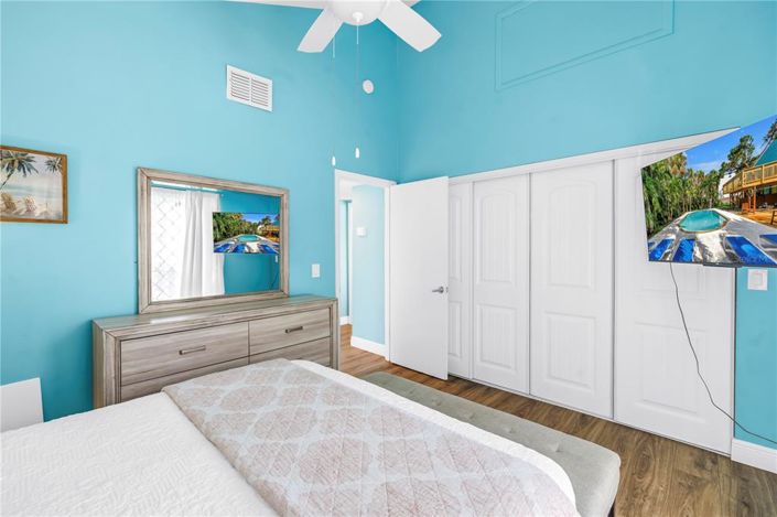 Image No.38-5 Bed Property for sale