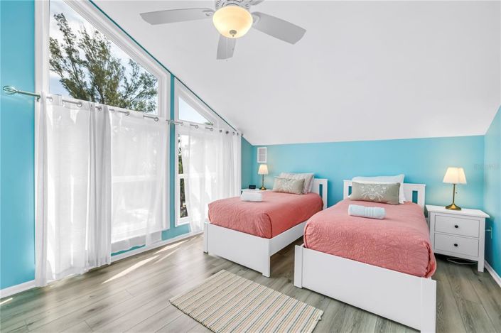 Image No.44-5 Bed Property for sale