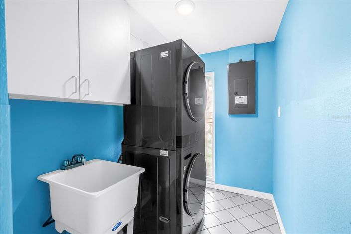 Image No.9-5 Bed Property for sale