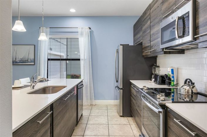 Image No.19-3 Bed Property for sale