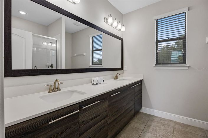 Image No.28-3 Bed Property for sale