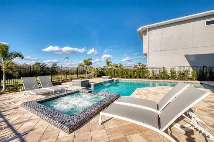 Image No.17-8 Bed Property for sale