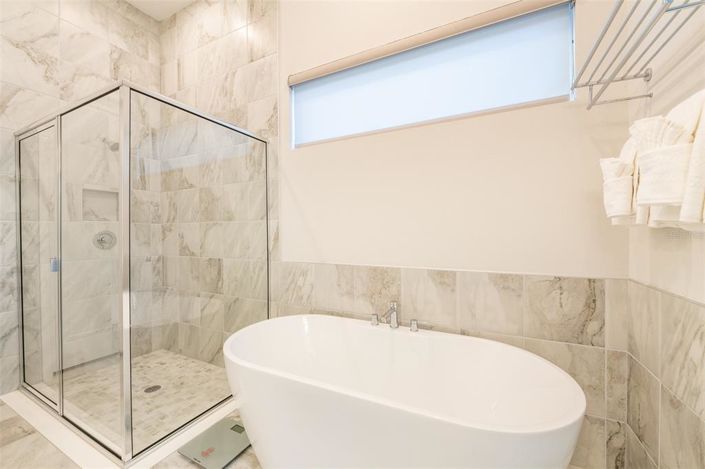 Image No.28-8 Bed Property for sale