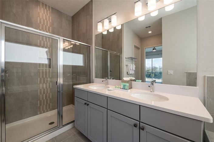 Image No.50-8 Bed Property for sale