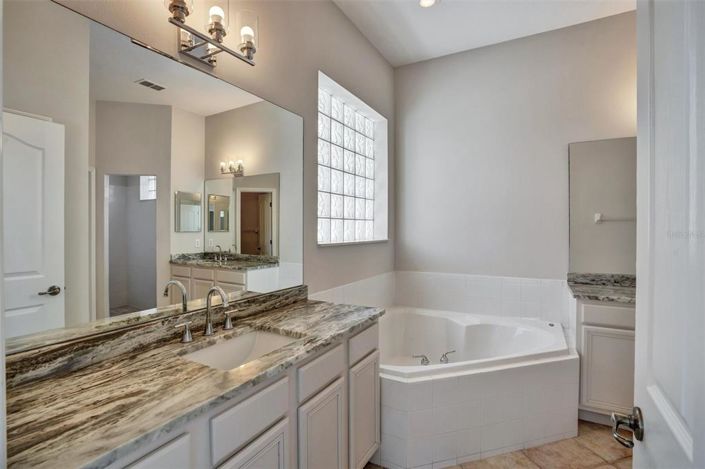 Image No.12-4 Bed Property for sale