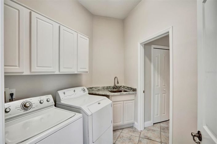 Image No.4-4 Bed Property for sale