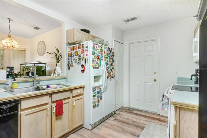 Image No.14-3 Bed Property for sale