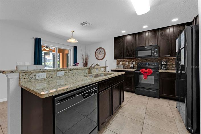 Image No.12-4 Bed Property for sale