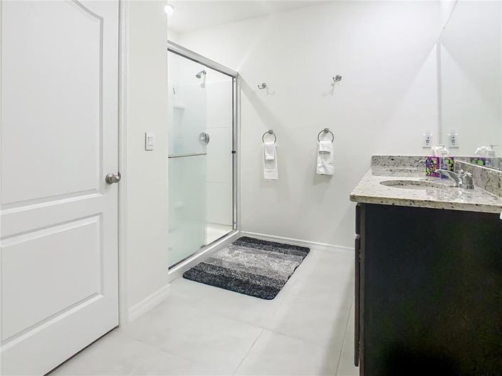 Image No.10-3 Bed Property for sale