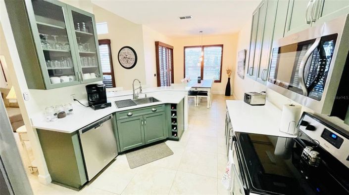 Image No.4-4 Bed Property for sale