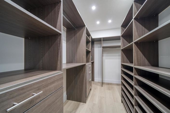 Image No.40-4 Bed Property for sale