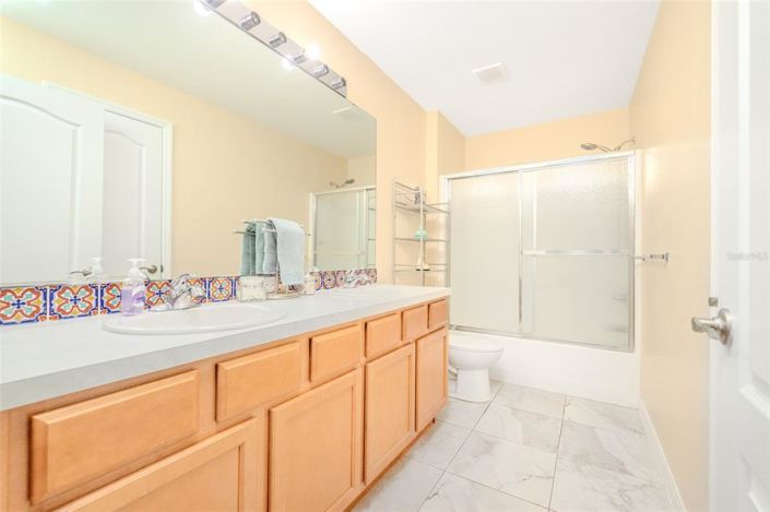 Image No.17-3 Bed Property for sale