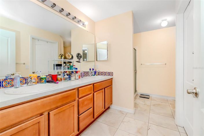 Image No.21-3 Bed Property for sale