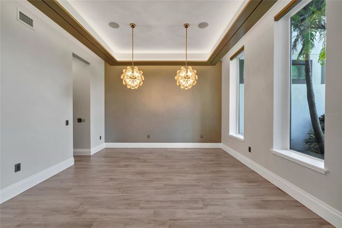 Image No.10-8 Bed Property for sale